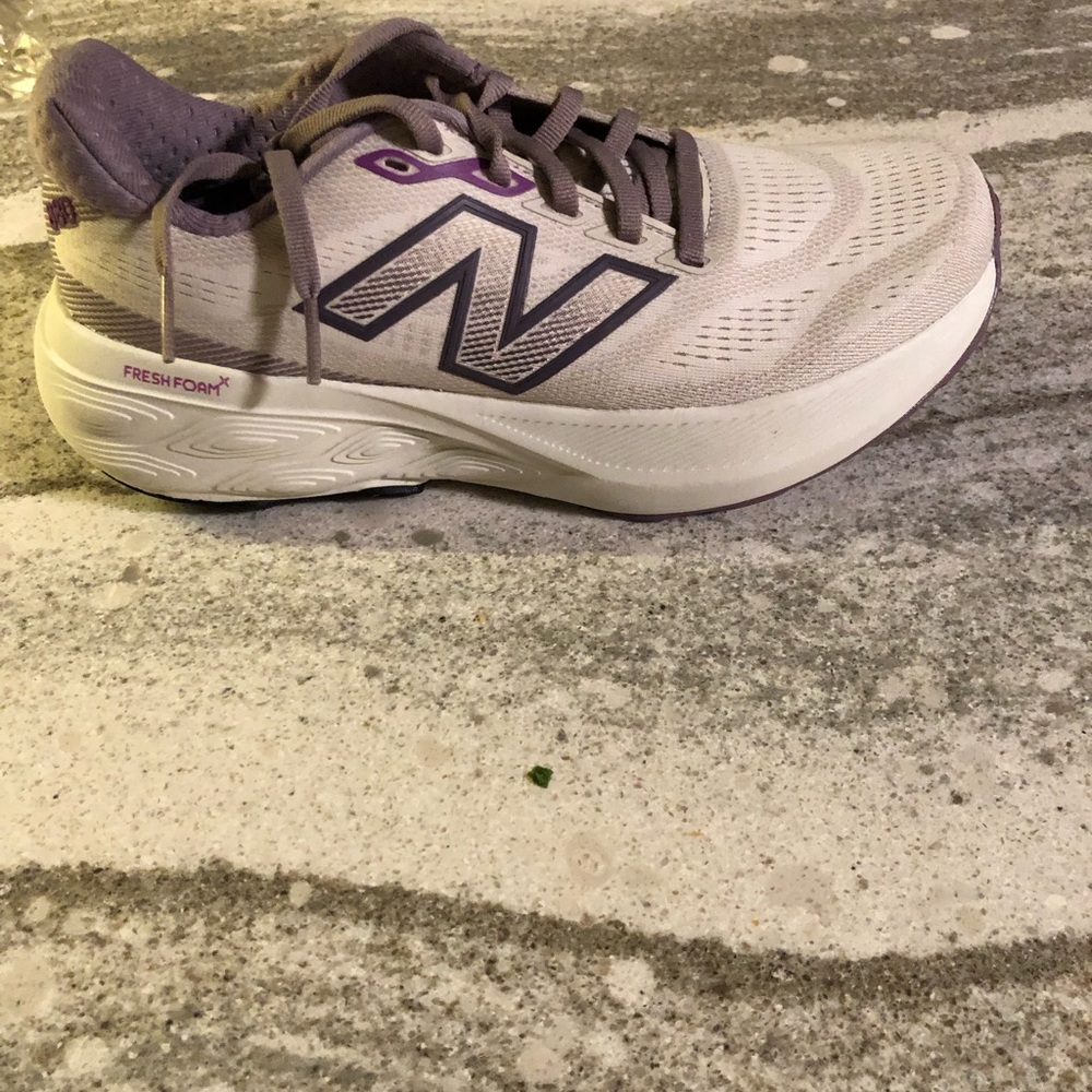New Balance  880 V 15 Women's Cream and Purple Sneakers